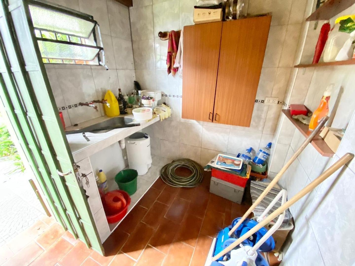 Chalet de 4 ambientes en dos plantas. Excelente ubicación.