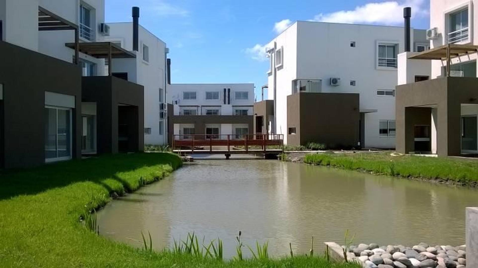 Lago Del Sendero 100