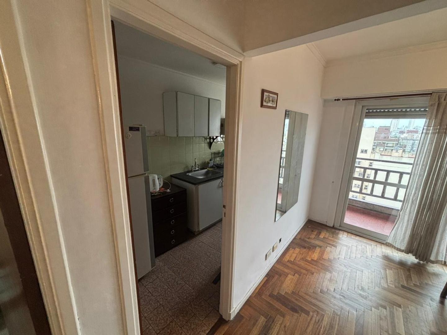 Depto 2 amb. con BALCÓN a la CALLE- ACEPTA GRUPO JOVENES