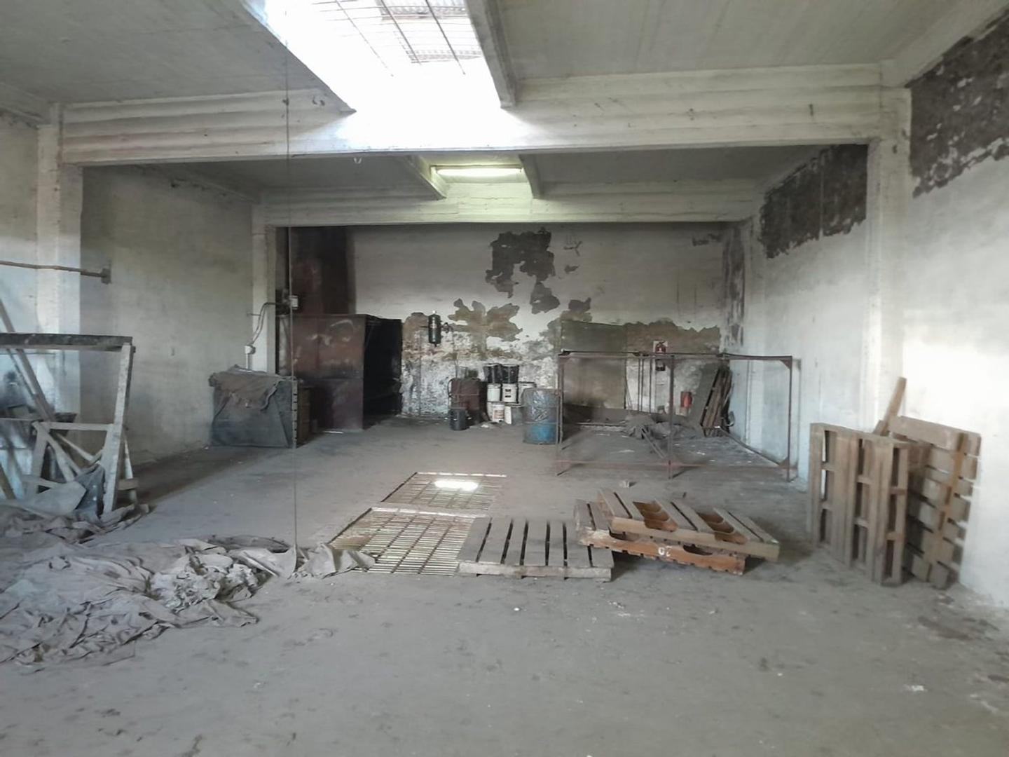 Galpón en 2 plantas zona industrial de V.Alsina