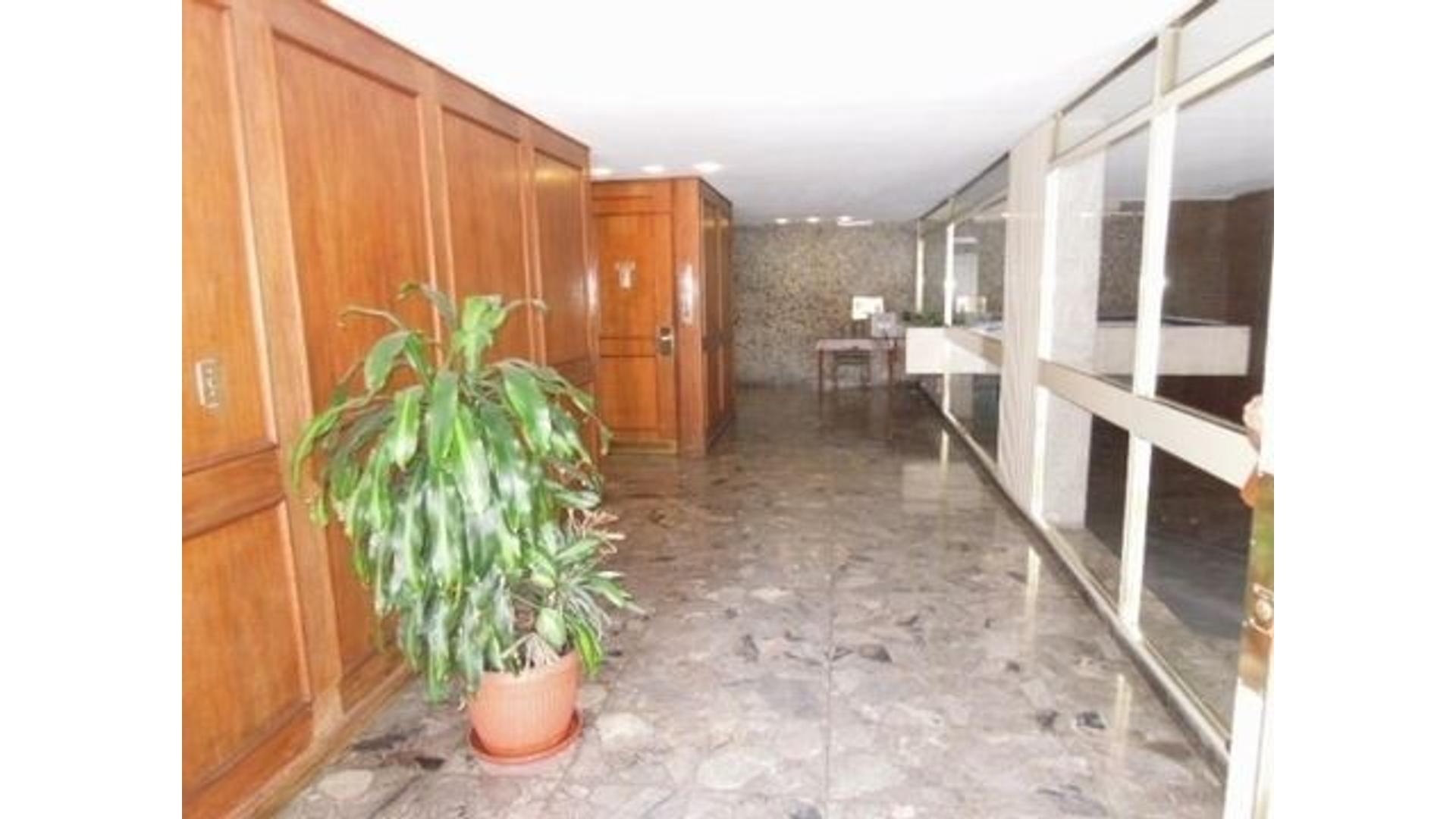 Av Gral Luis Maria Campos 1100