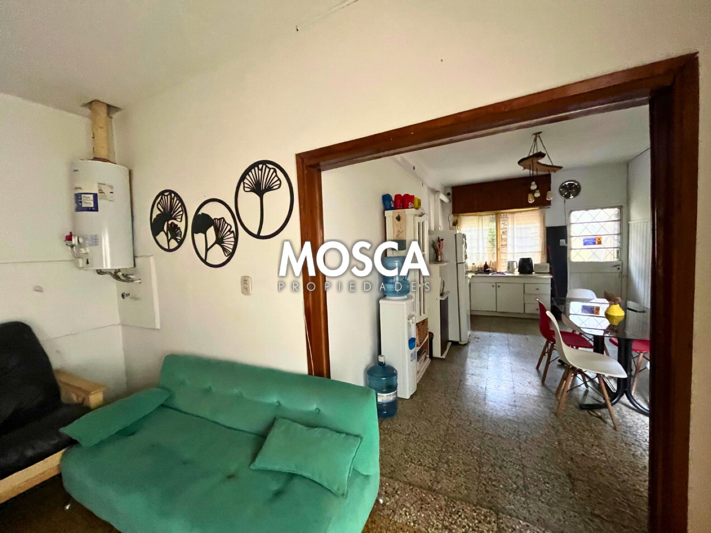 Casa 4 ambientes con 2 baños