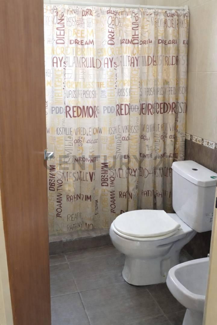 ALQUILER | DEPARTAMENTO 2 DORMITORIOS CON GARAGE – CALLE 25 Y 33