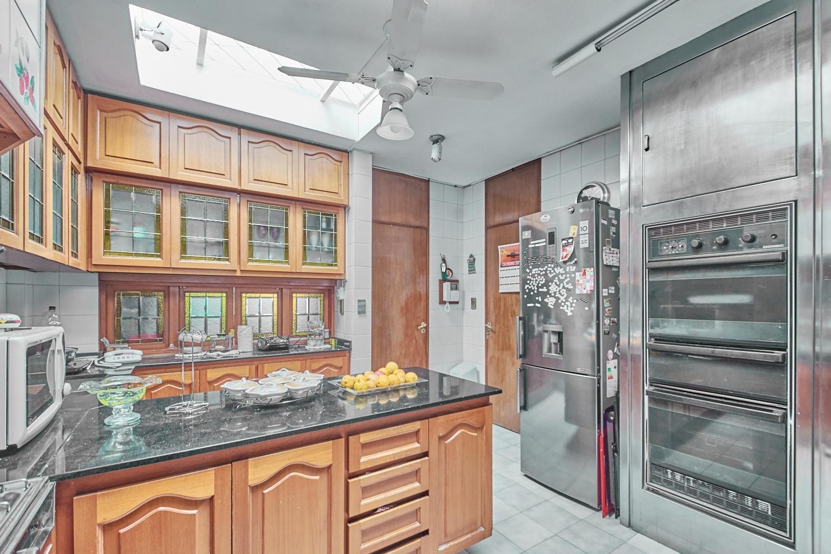 Casa 4 ambientes con 6 baños