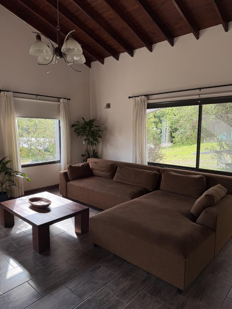 Casa 3 ambientes con 2 baños