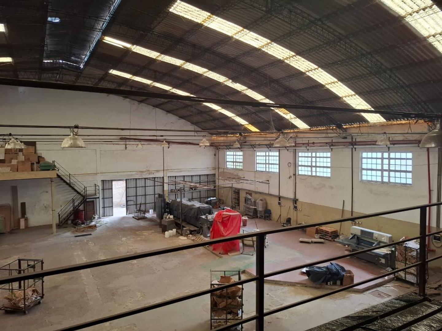 ALQUILER GALPÓN 1500 MTS.  - SARANDI