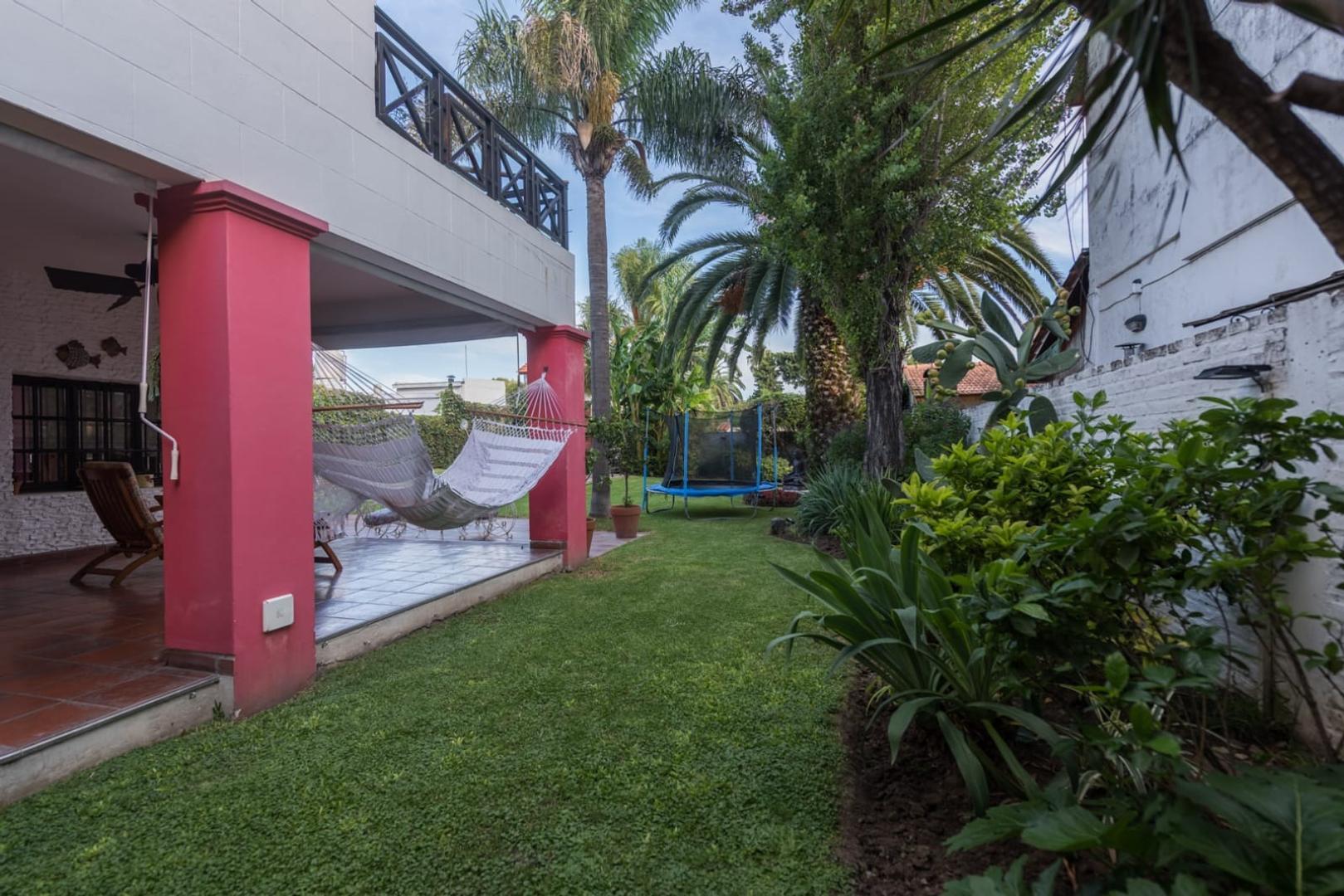 Casa 7 ambientes con 6 baños