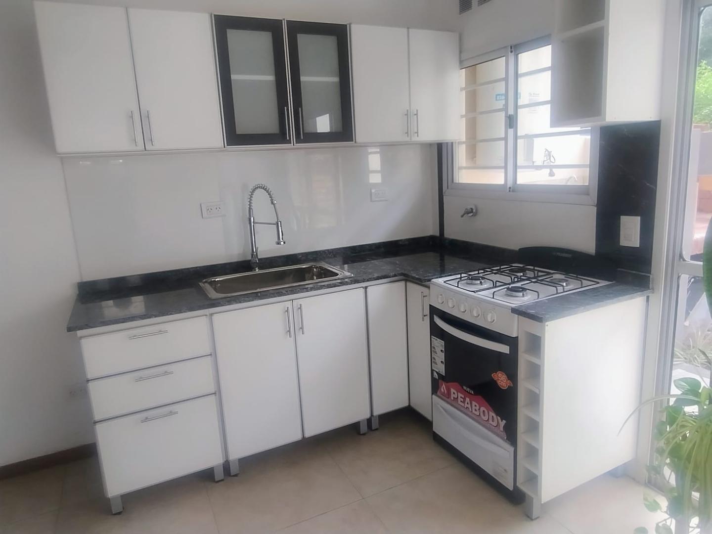 Casa 4 ambientes con 2 baños