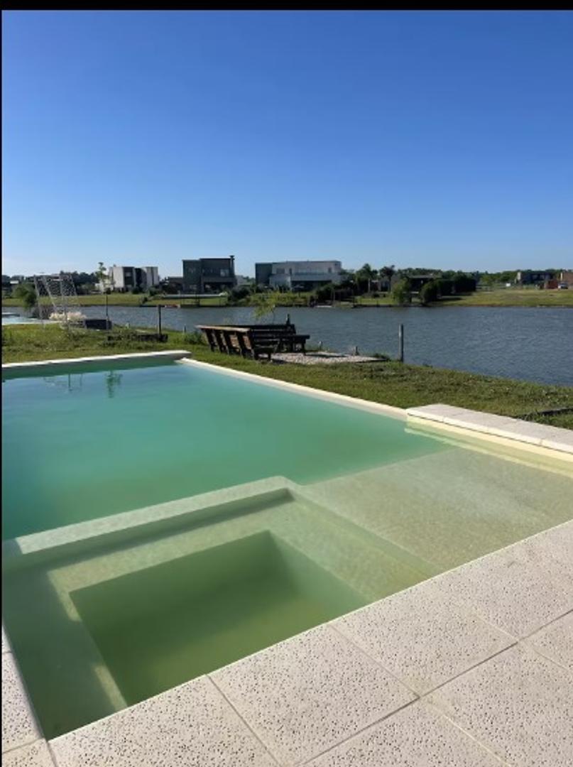 Casa 4 ambientes con 4 baños