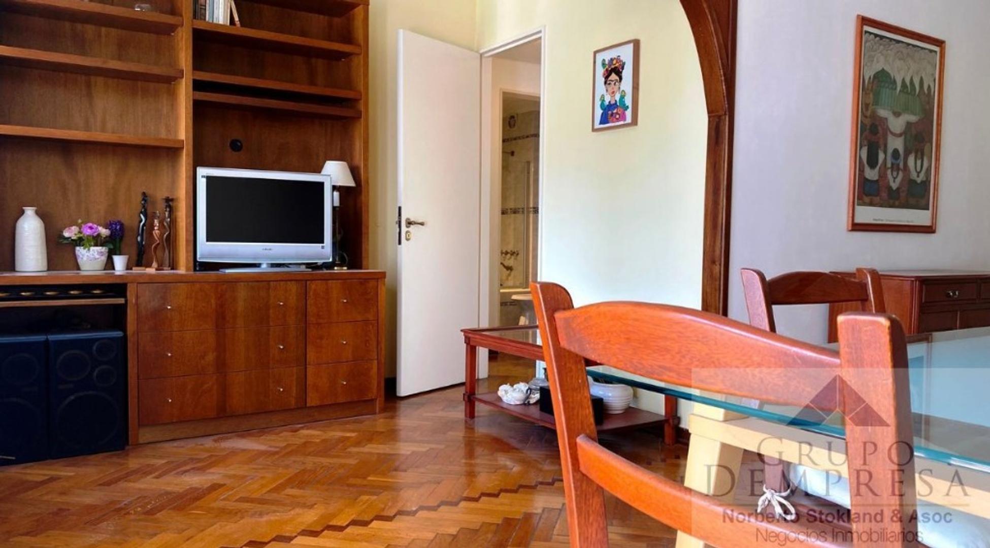 RECOLETA. 4 AMBIENTES. SEMIPISO. MUY LUMINOSO Y SILENCIOSO.