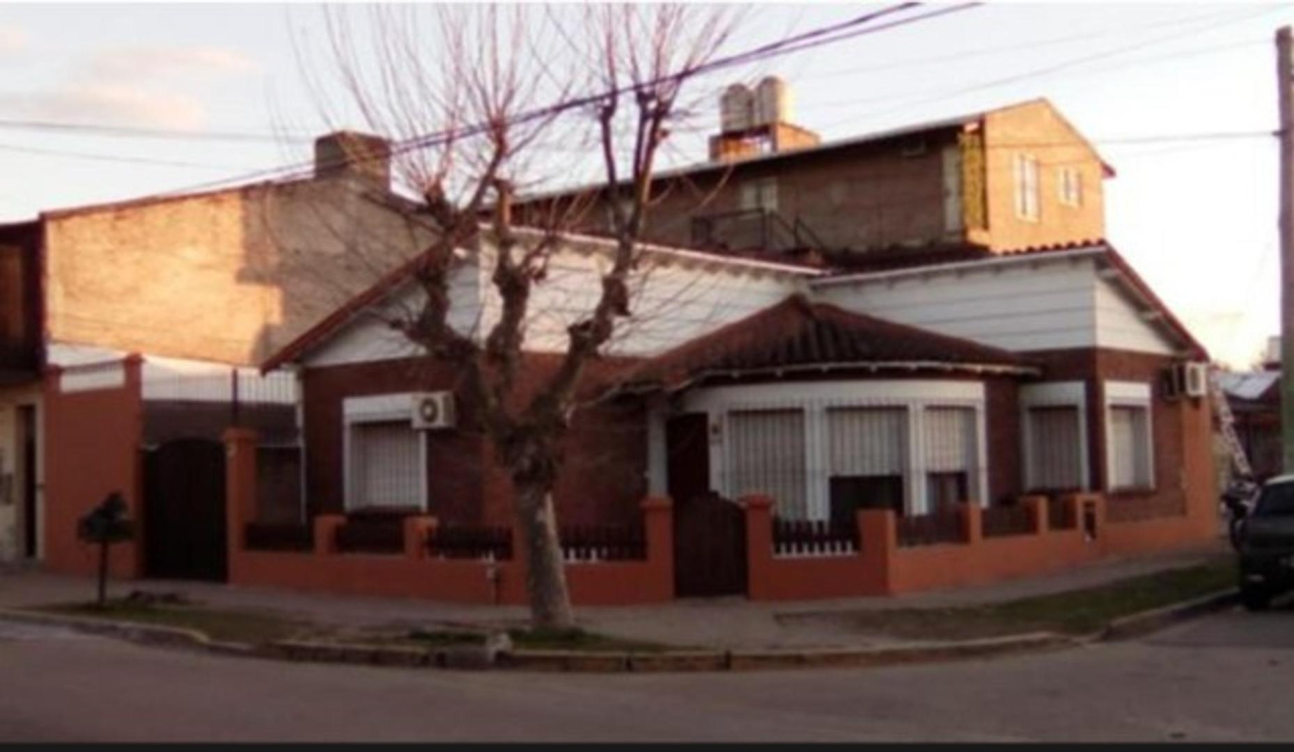 Casa en venta, 4 ambientes, Pilar centro