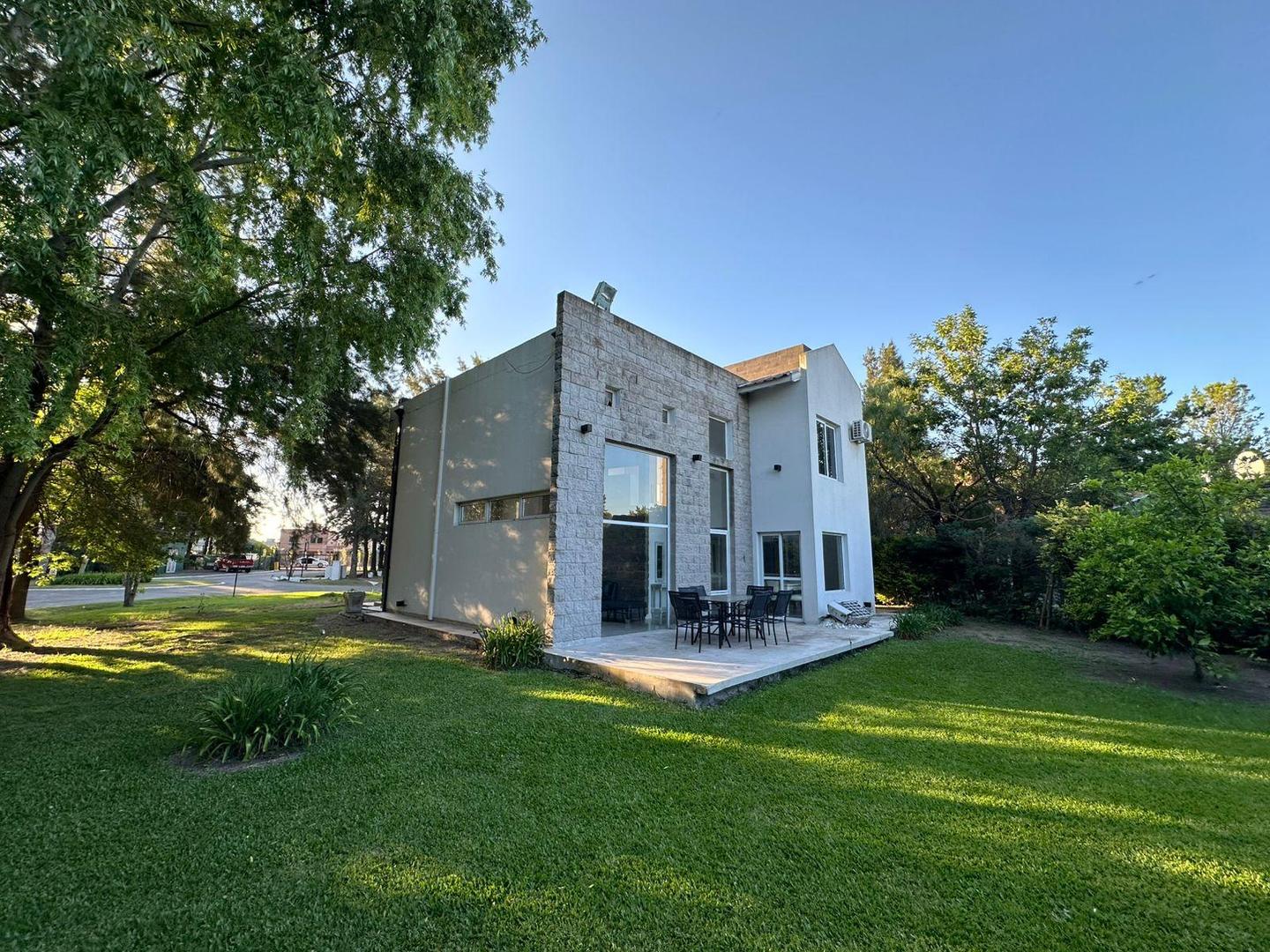 Casa en Venta con 1 cochera