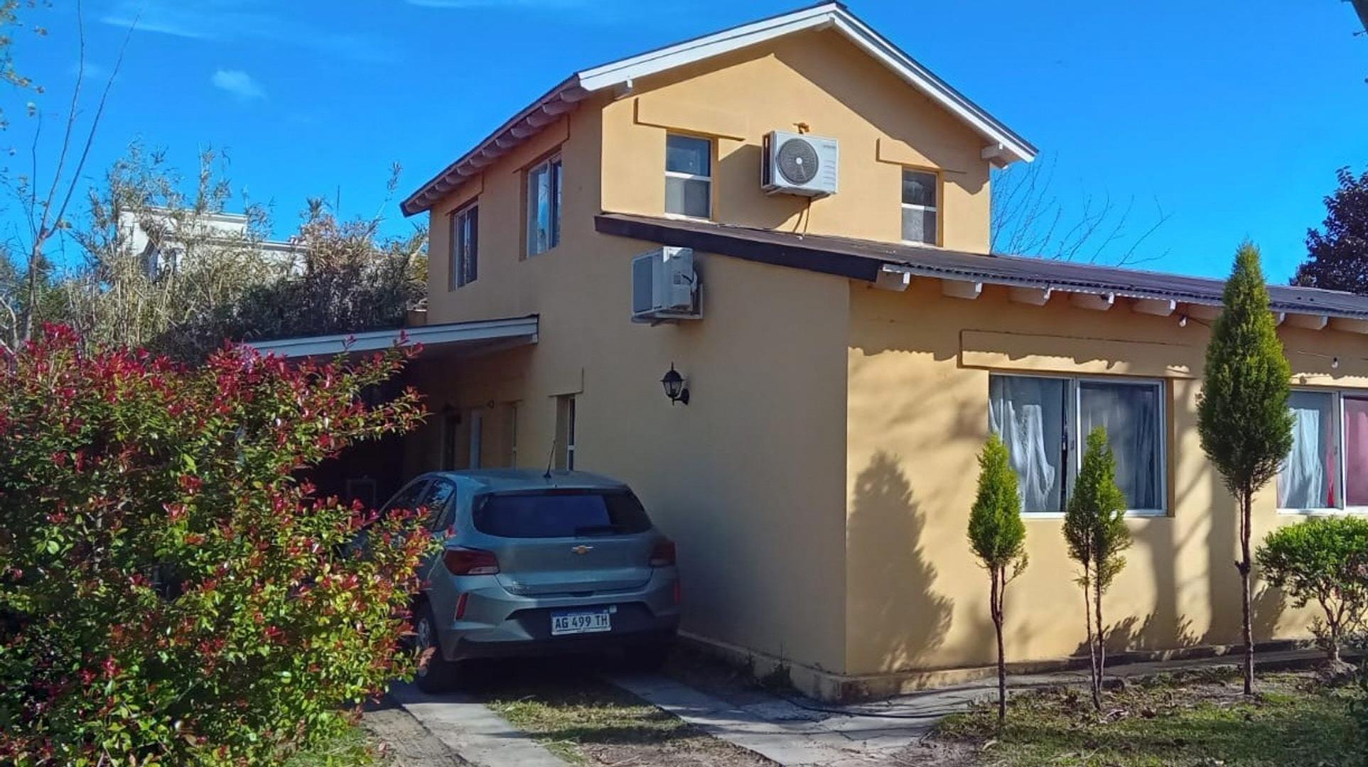 Casa en dos plantas de 5 ambientes