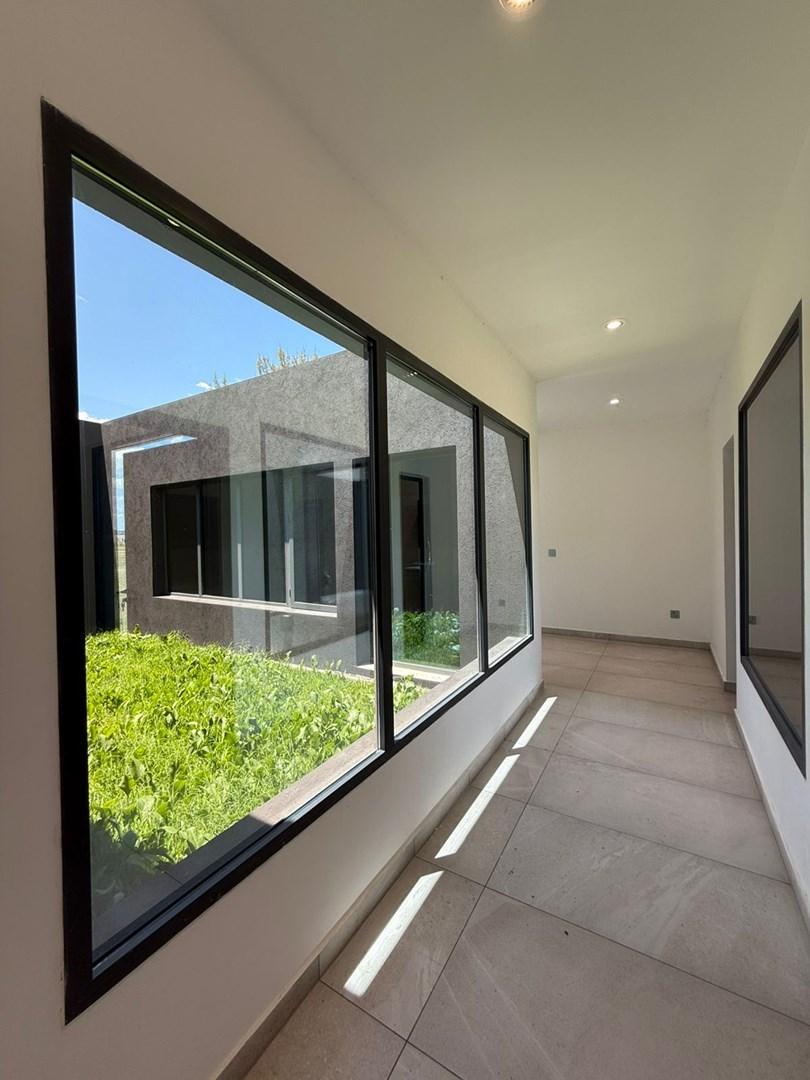 Casa 4 ambientes con 5 baños