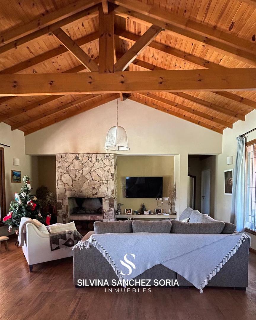 CHACRA 7 AMBIENTES EN VENTA HARAS EL MALACATE, EXALTACIÓN  DE LA CRUZ