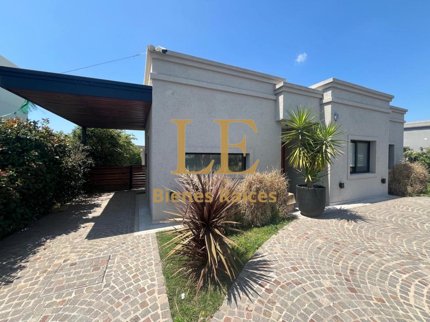 Casa en Venta con 5 cocheras