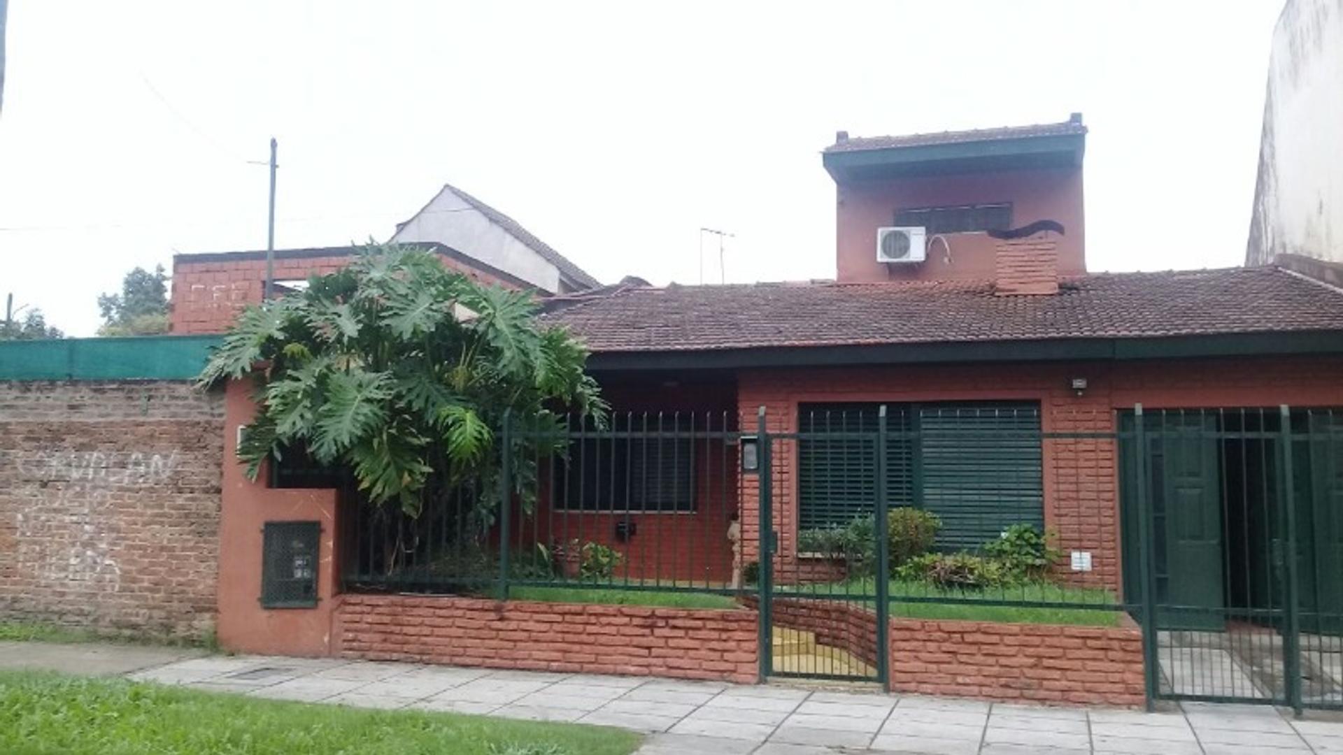 CASA S/LOTE DE 10 X 21.25 5 AMBIENTES EXCELENTE-LOMA HERMOSA