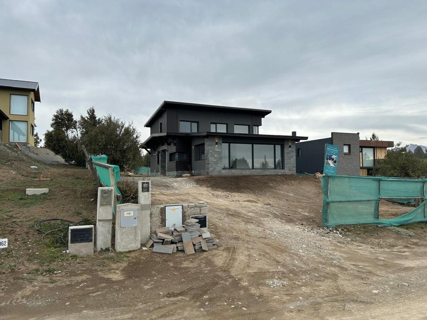 Casa tres habitaciones en Solares del Este