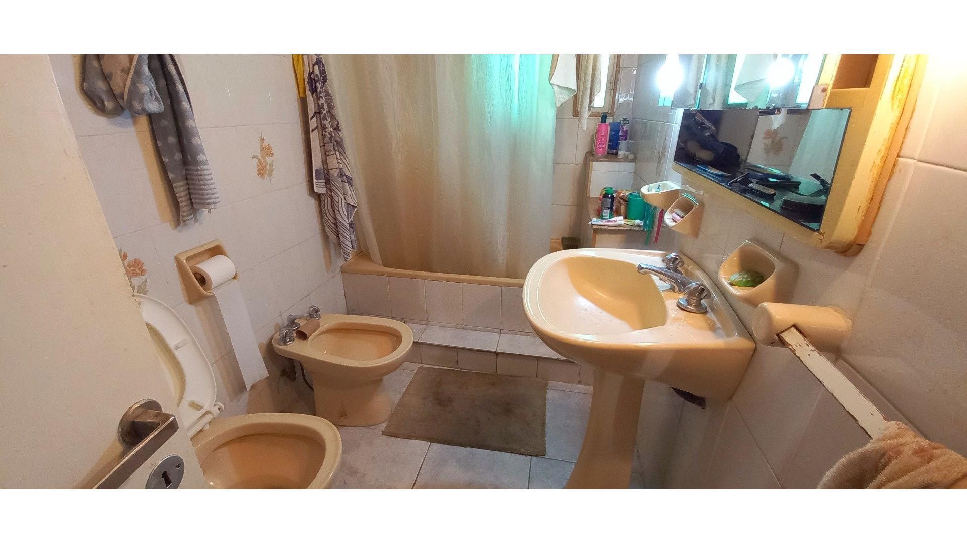 Casa 4 ambientes con 2 baños