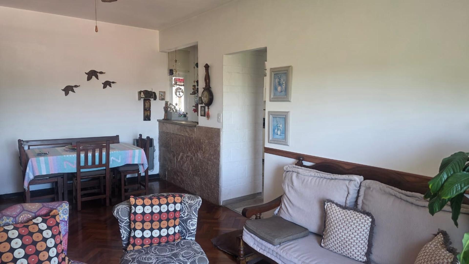 Aristóbulo Del Valle 700