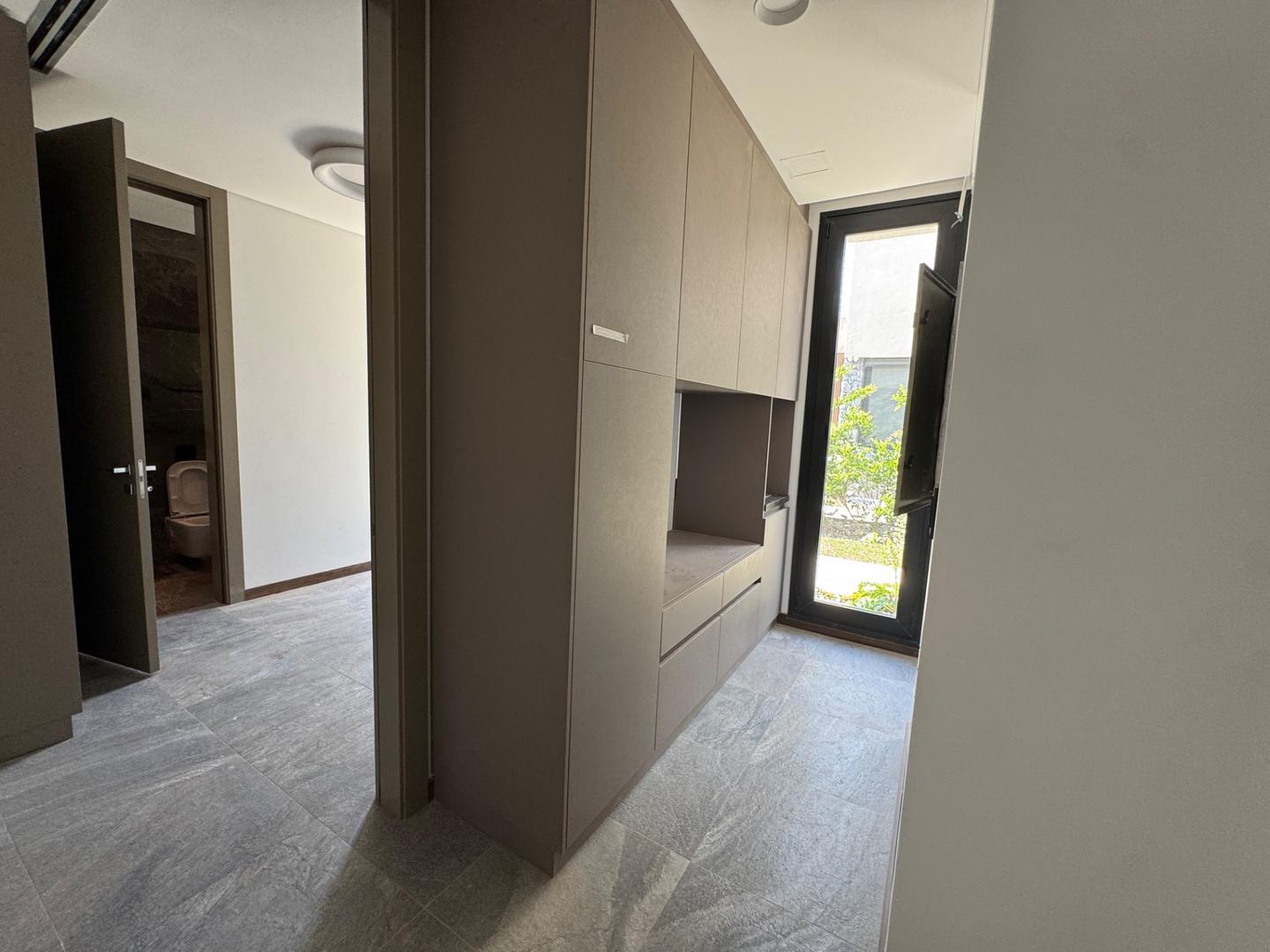 Casa en Venta con 12 cocheras
