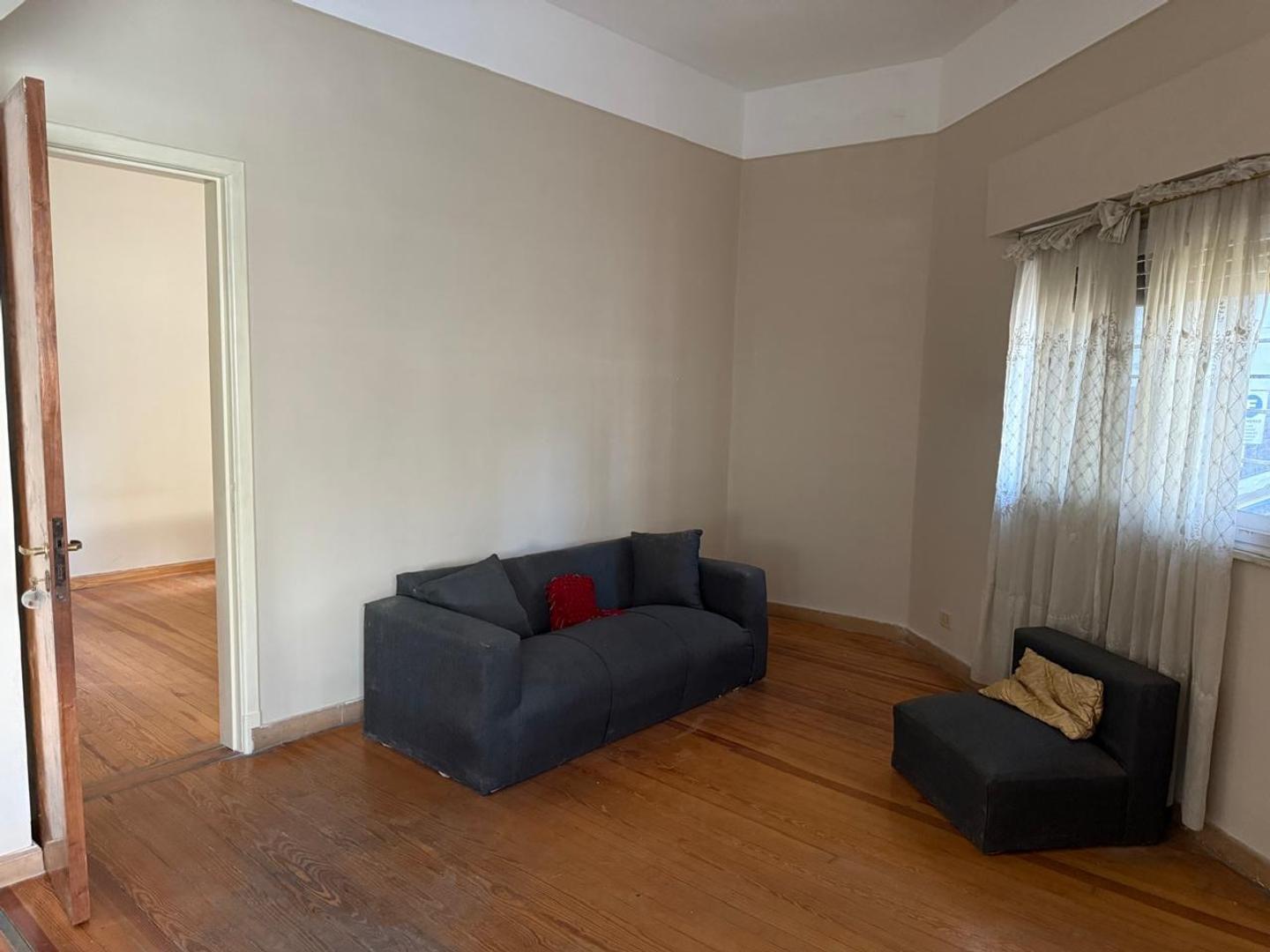 AMPLIA CASA EN 2 PLANTAS USO RESIDENCIAL O COMERCIAL