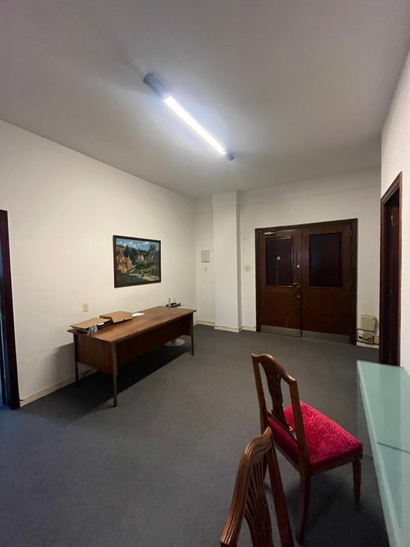 Amplia oficina 125m2 en Tribunales