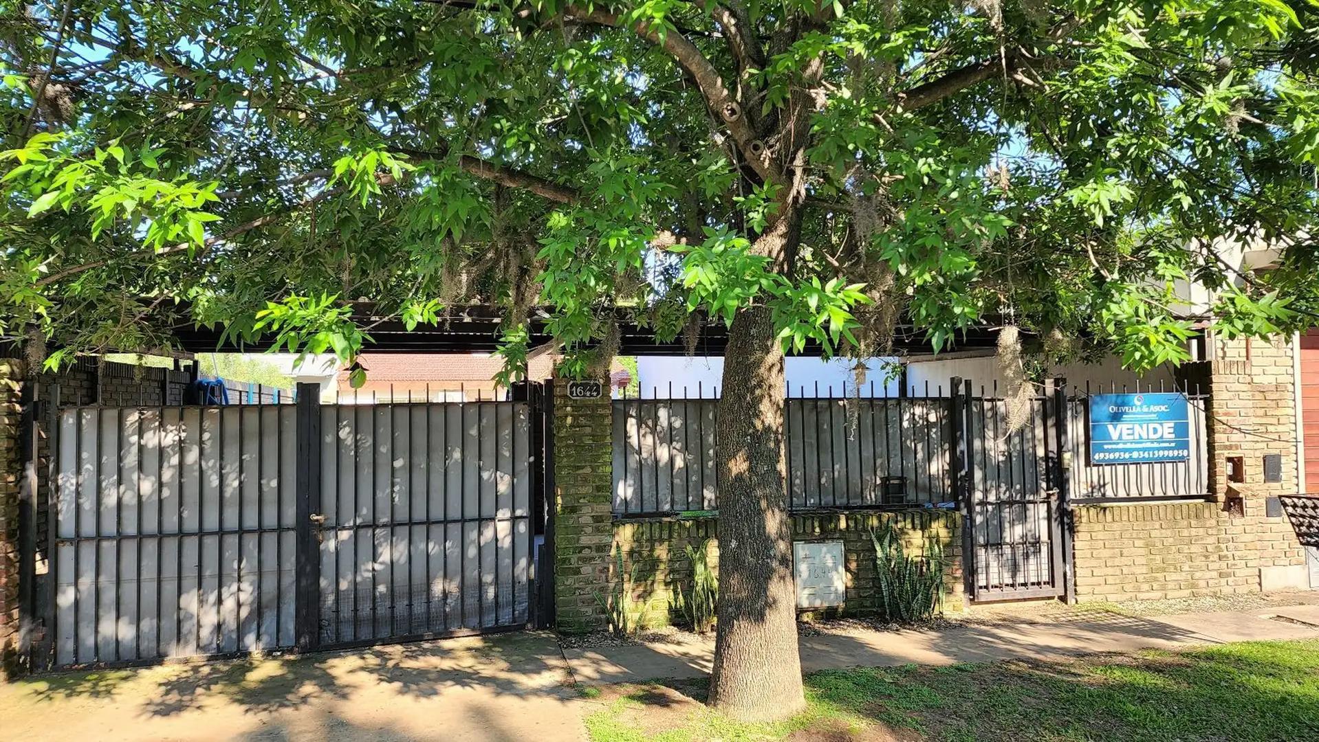 Casa Centrica en Funes, 2 dormitorios y pileta