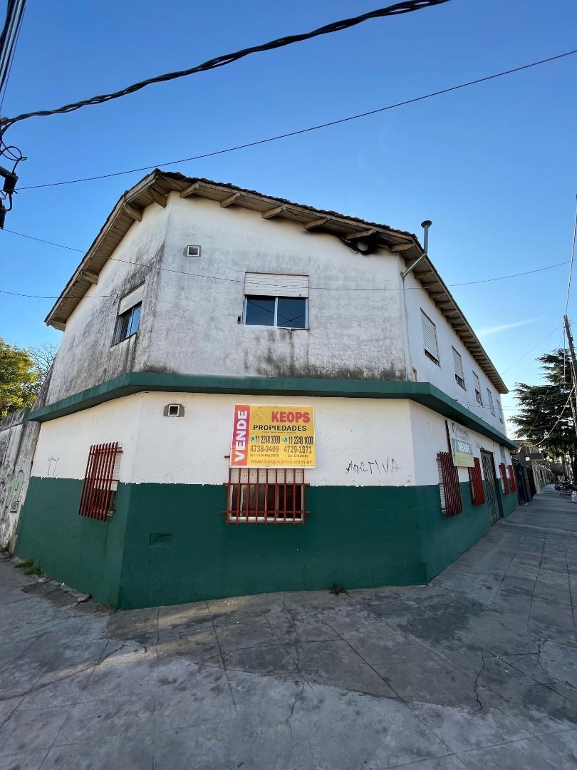 Oportunidad inversor. Casa distribuida en dos plantas sobre