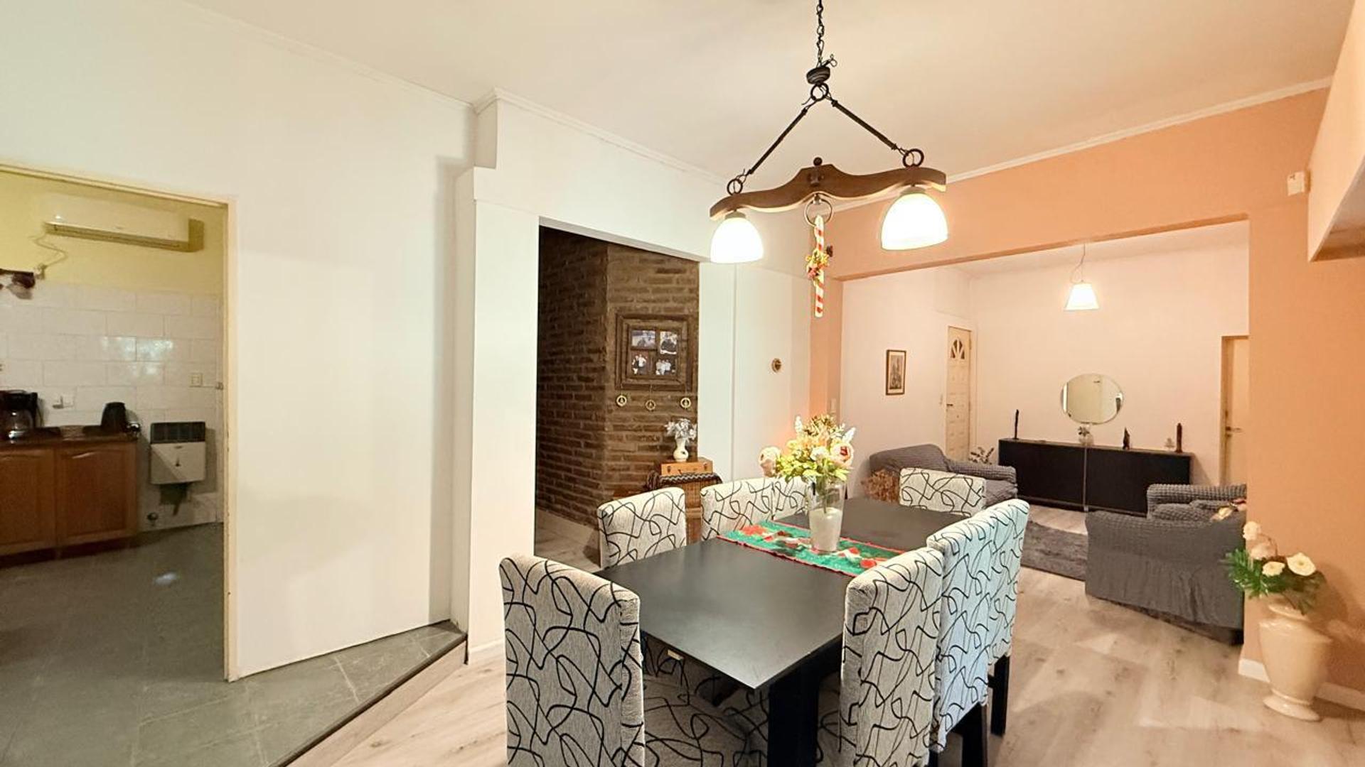 Casa en Venta con 3 cocheras