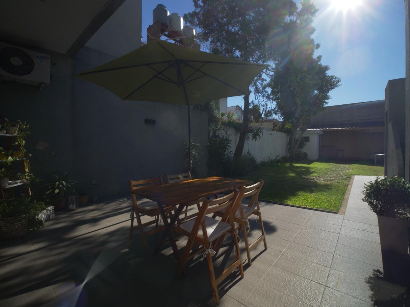 Casa 6 ambientes con 4 baños