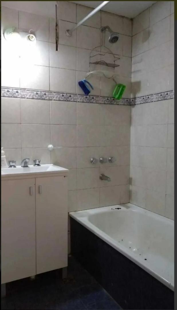 BANFIELD ESTE - VENTA EN BLOQUE CASA + DOS DUPLEX