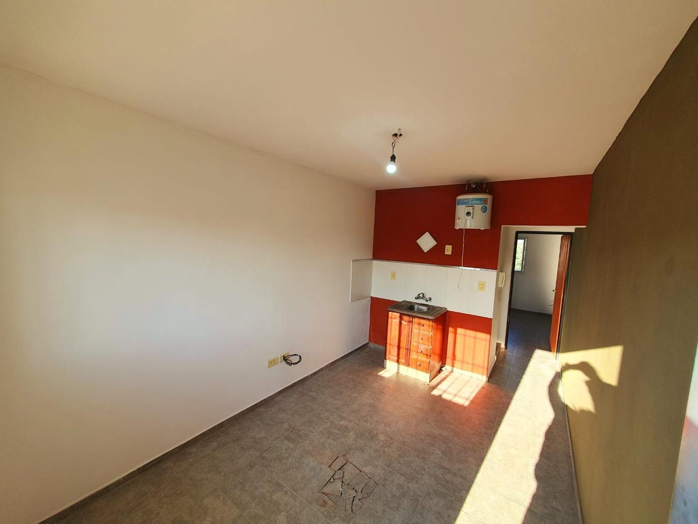 SE ALQUILA: PJE. CARACAS 54, DPTO DE 1 DORMITORIO.