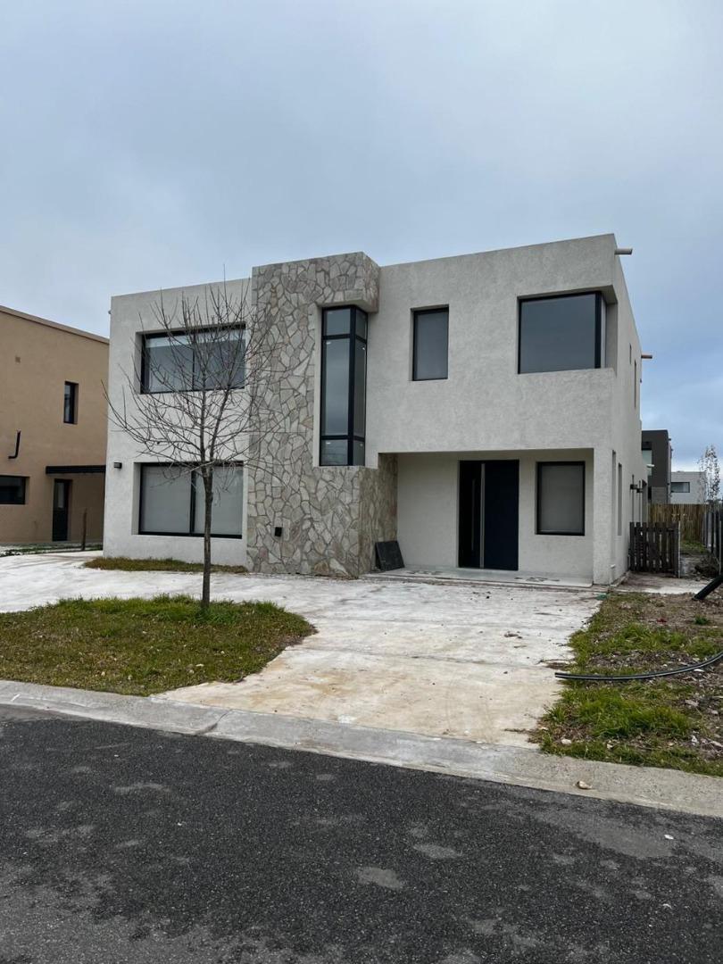 Casa en Alquiler Temporal en Lagoon Pilar, USD 7.000