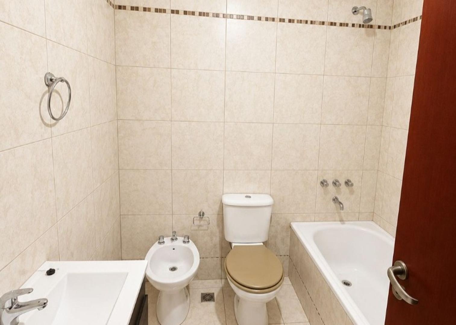Casa 3 ambientes con 2 baños