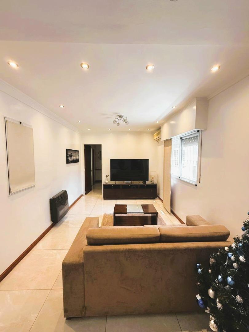 PERMUTA. CASA DE PASILLO 3 DORMITORIOS 100% RECICLADA