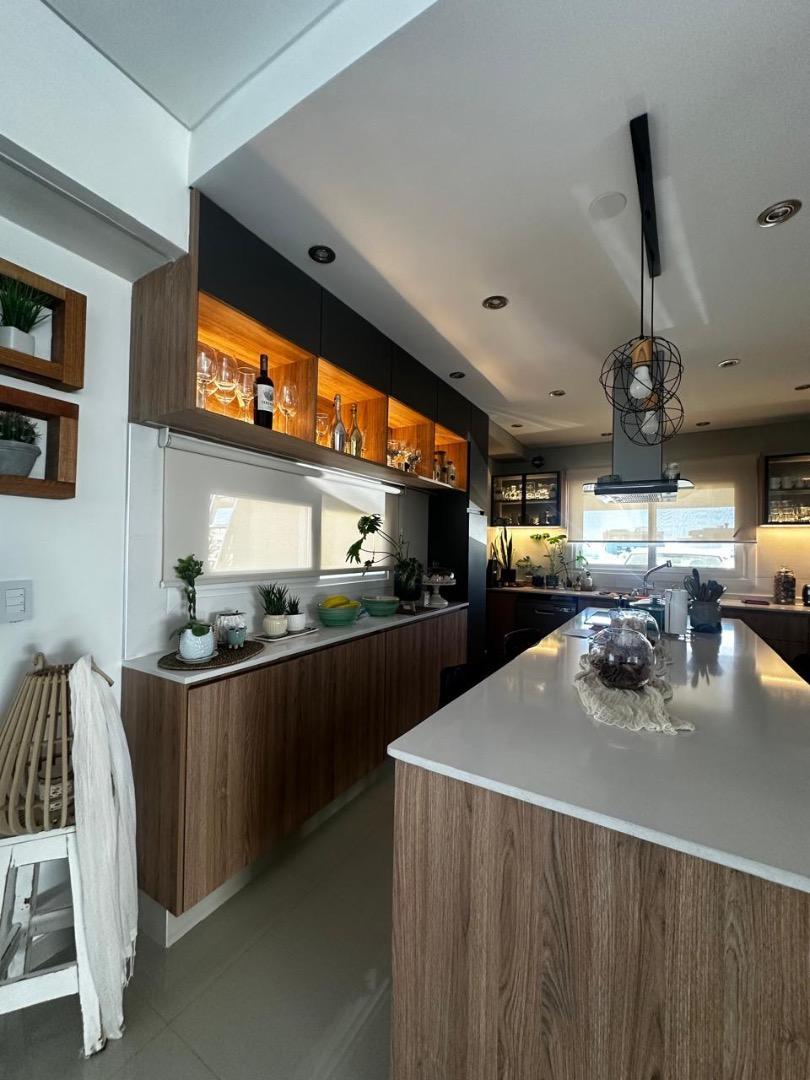 Casa 4 ambientes con 4 baños