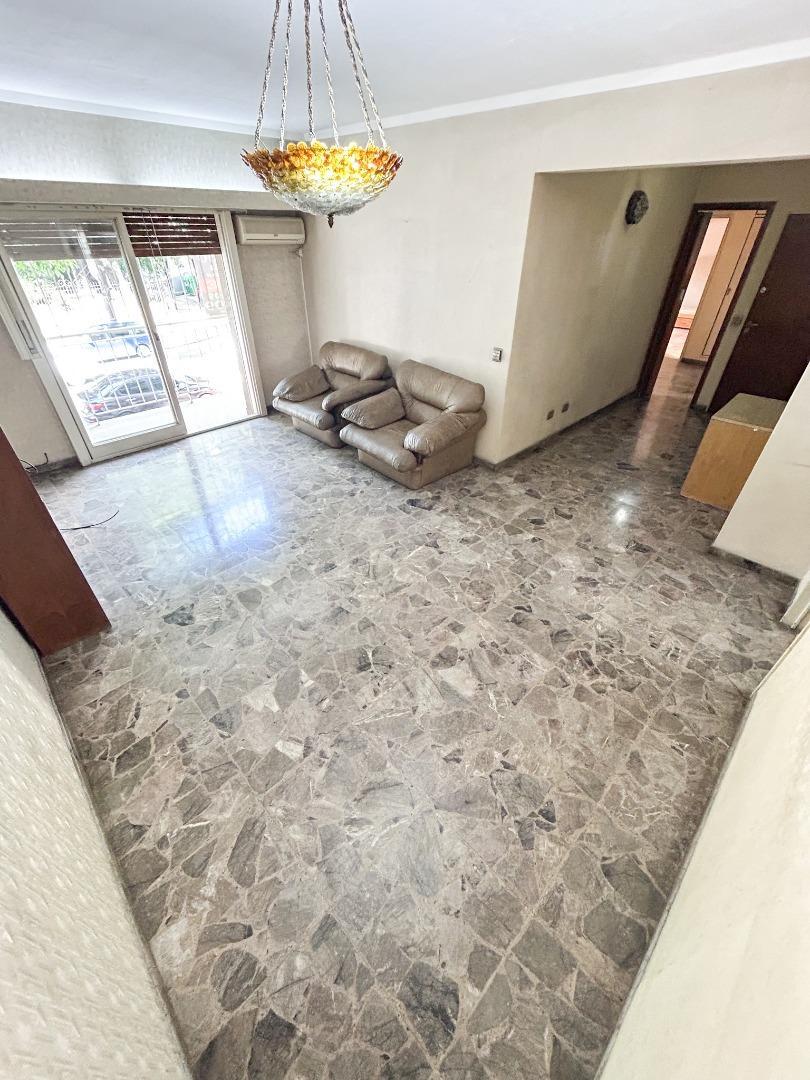 Departamento de 3 ambiente al frente, con dep y balc corrido