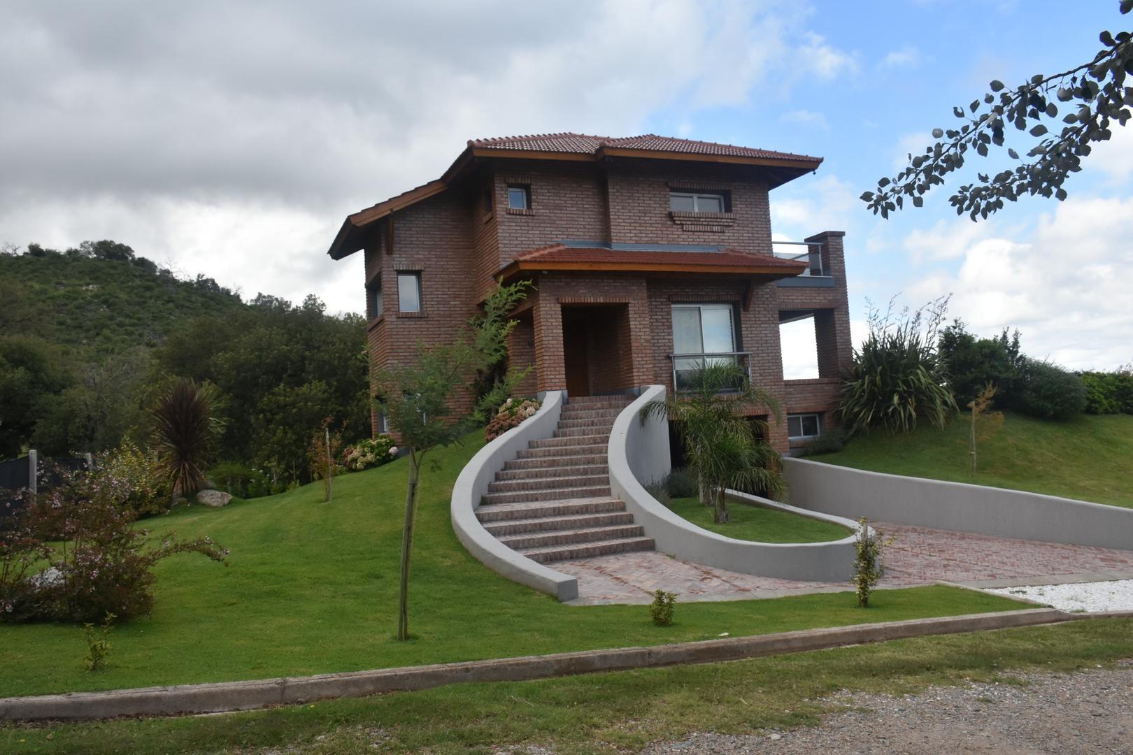 Casa 3 ambientes con 4 baños