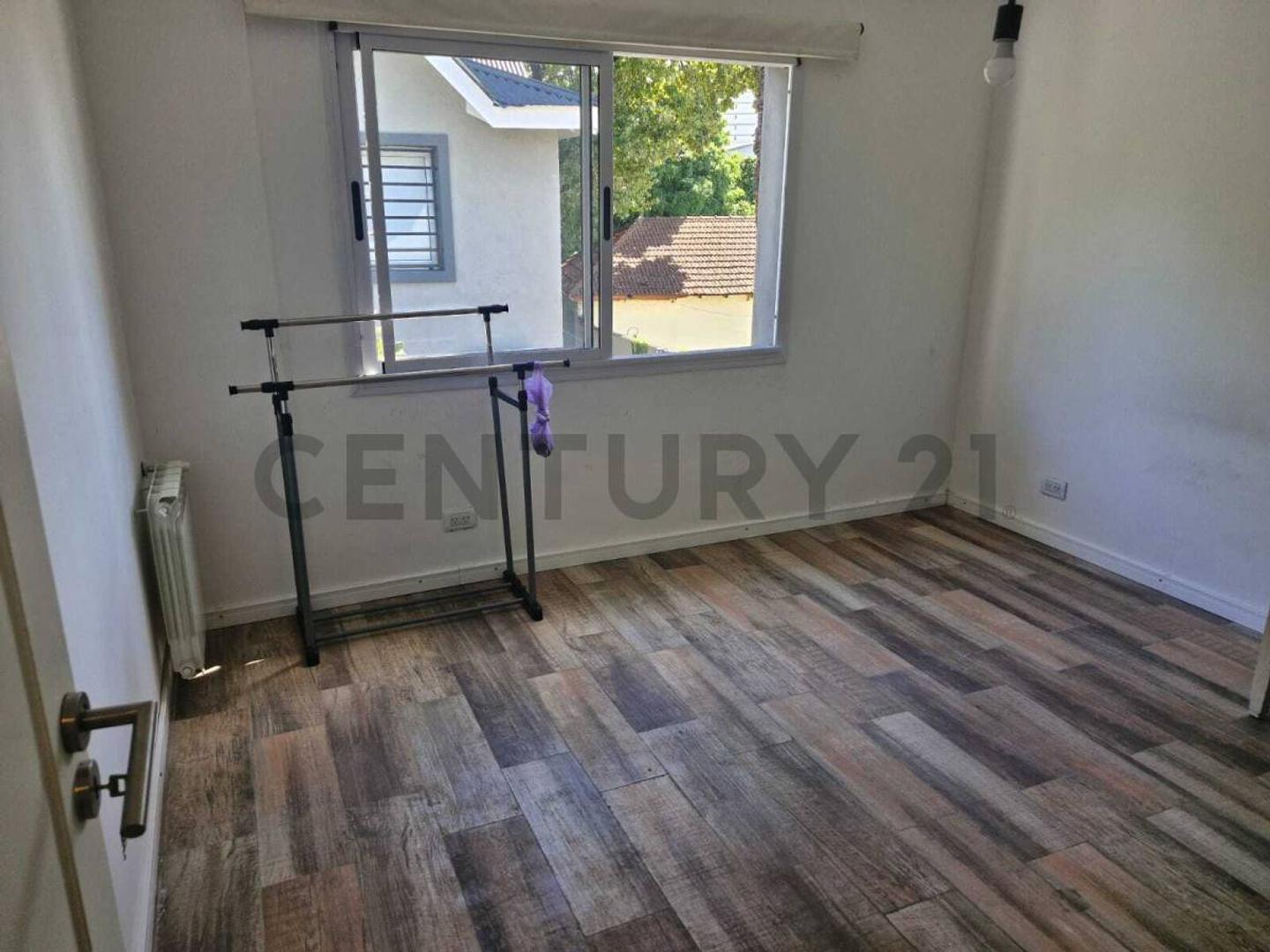 Venta duplex .4 ambientes. Temperley a 1 cuadra de Av.Alte.Brown. A 3 cuadras de la estación .