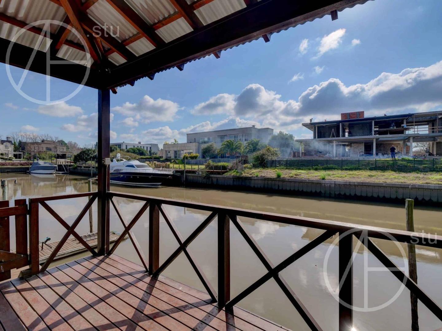 Casa 6 ambientes con 4 baños