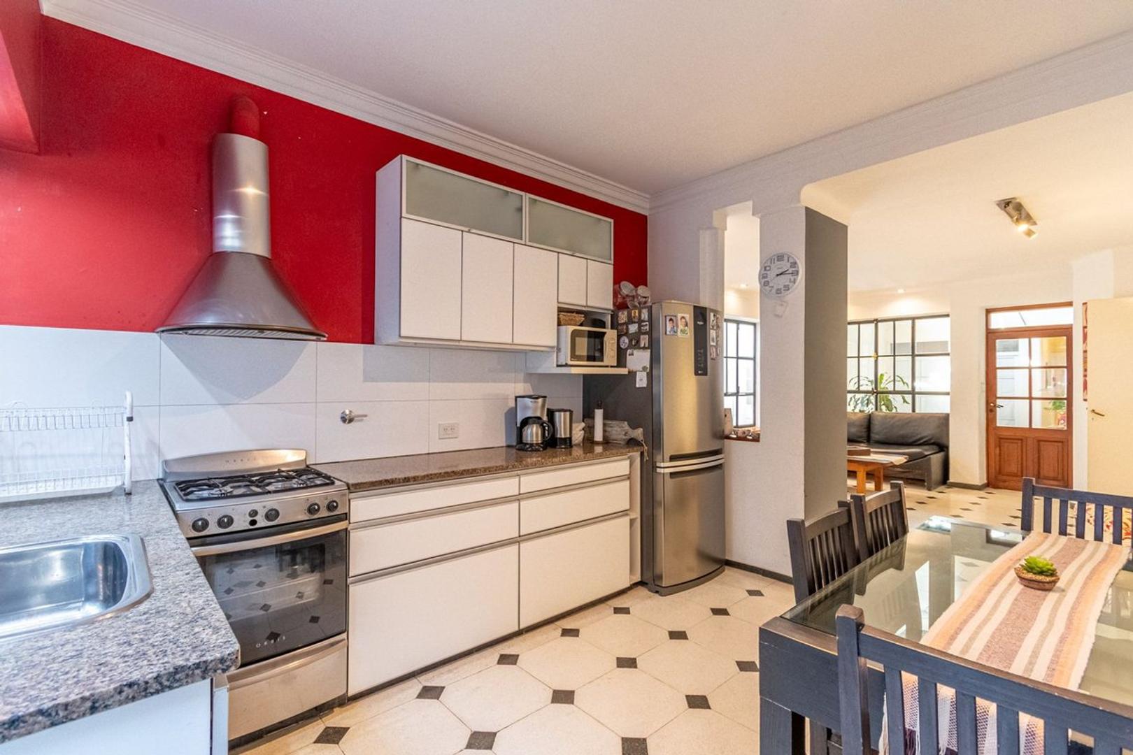 Casa 6 ambientes venta con cochera y lote propio