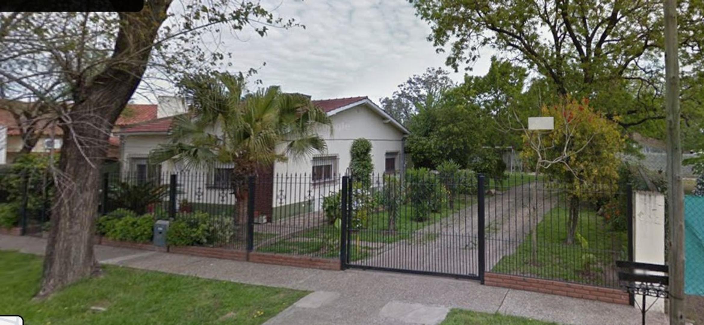 VENTA CASA QUINTA CON PILETA 4 AMB, GRAND BOURG