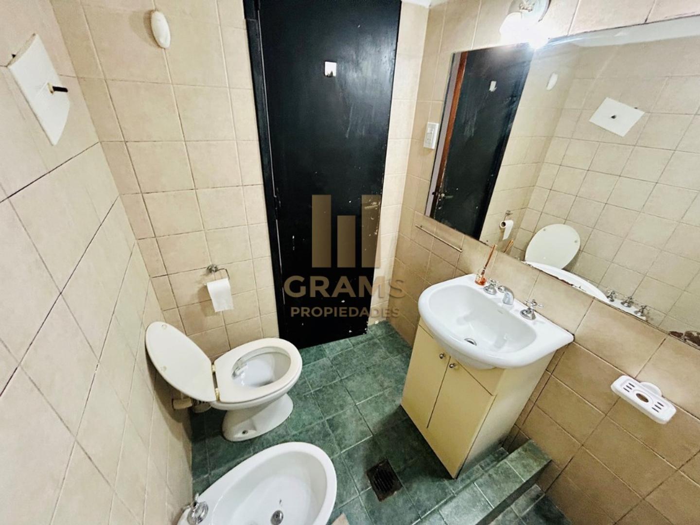 Venta de CASA DOS dormitorios, La Plata