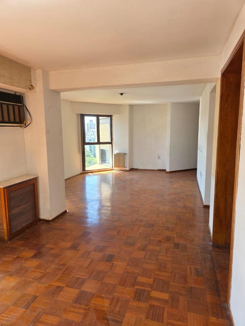 Avellaneda 100, Piso 8