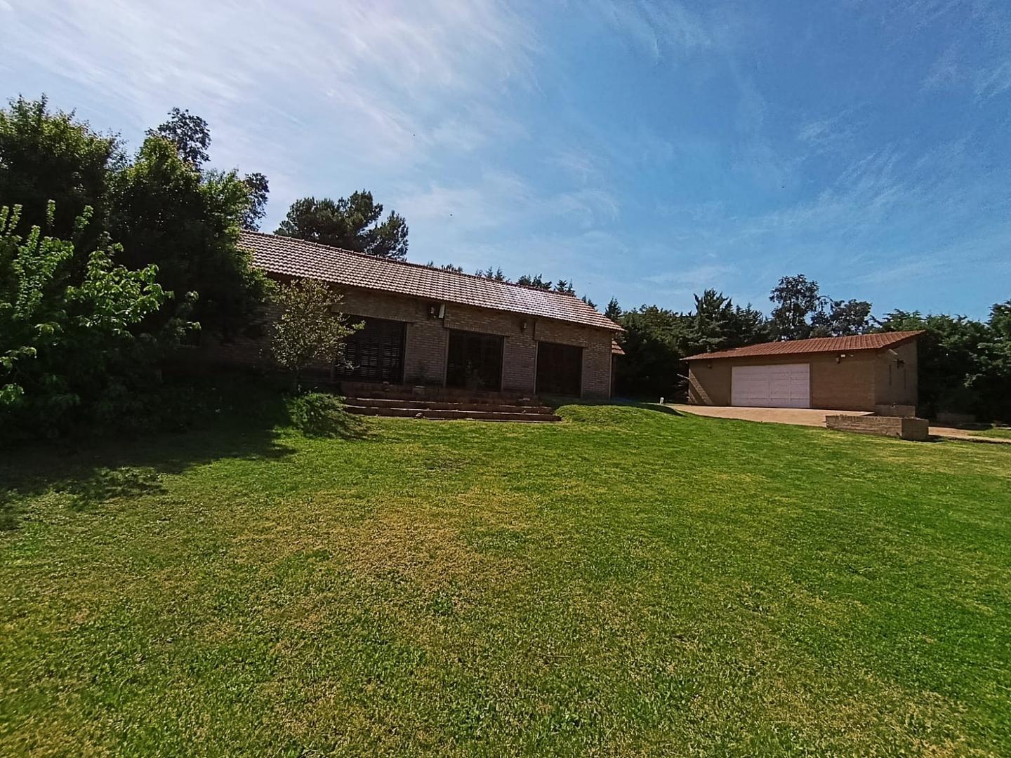 Casa en Venta con 3 cocheras