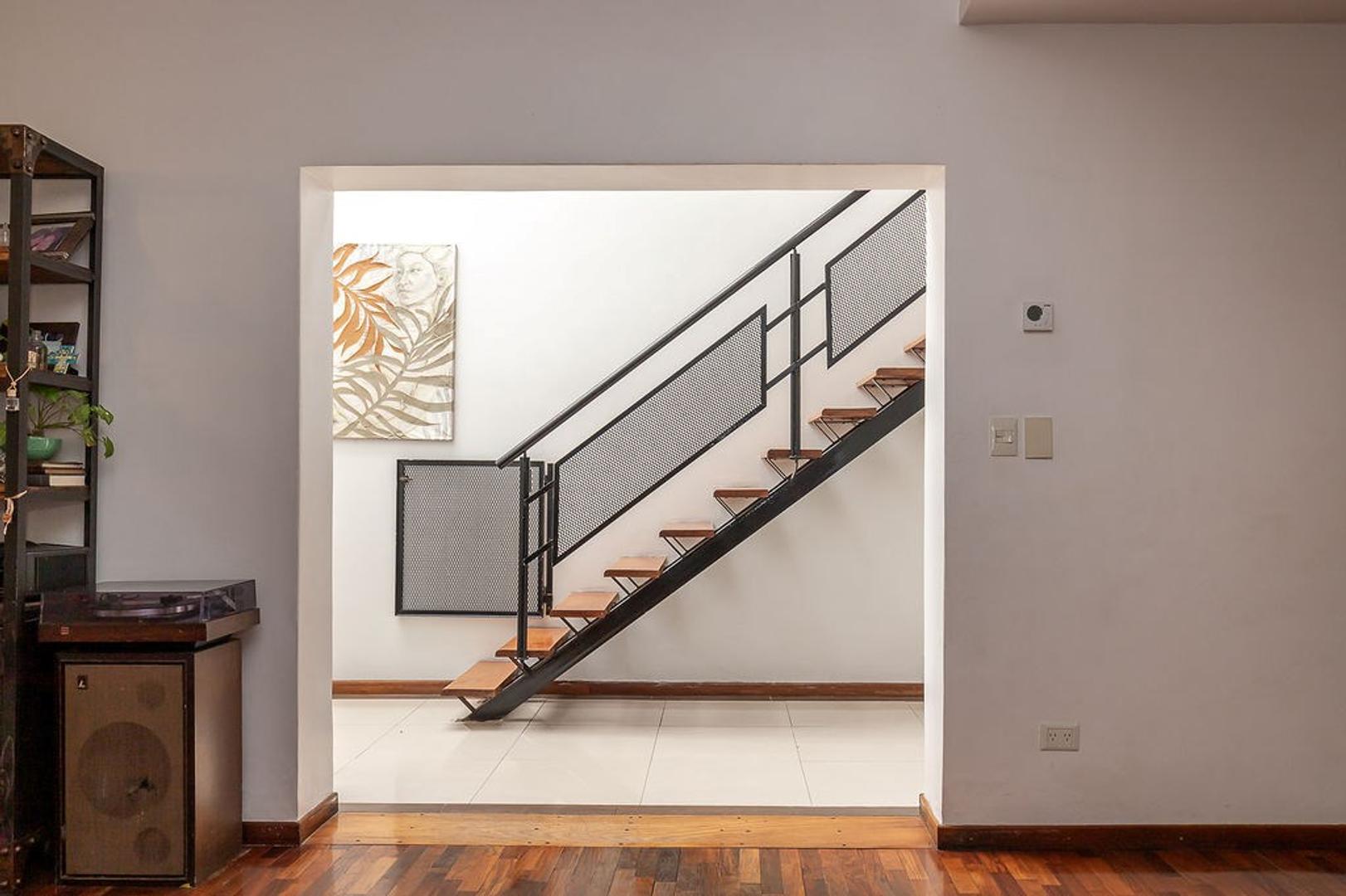 Casa 6 ambientes con 4 baños