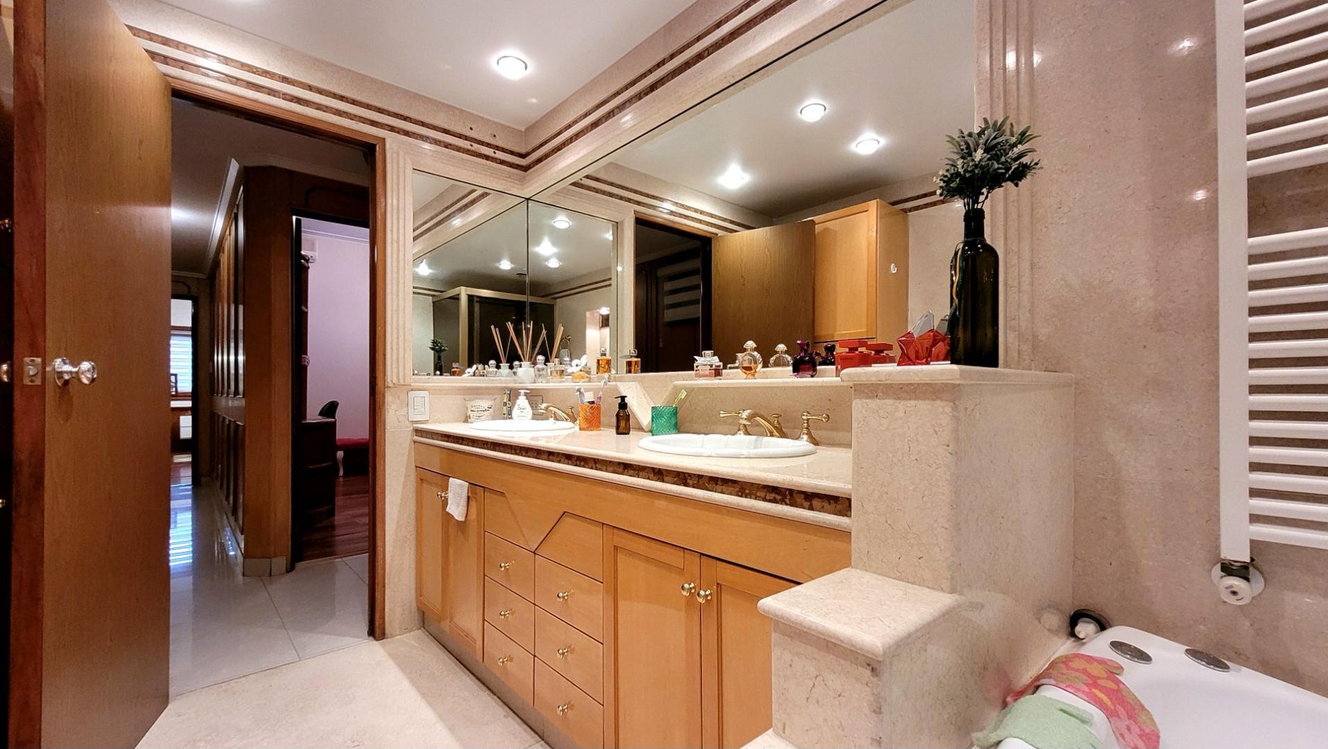 Venta casa en Ramos Mejía: Lujo, Confort y seguridad