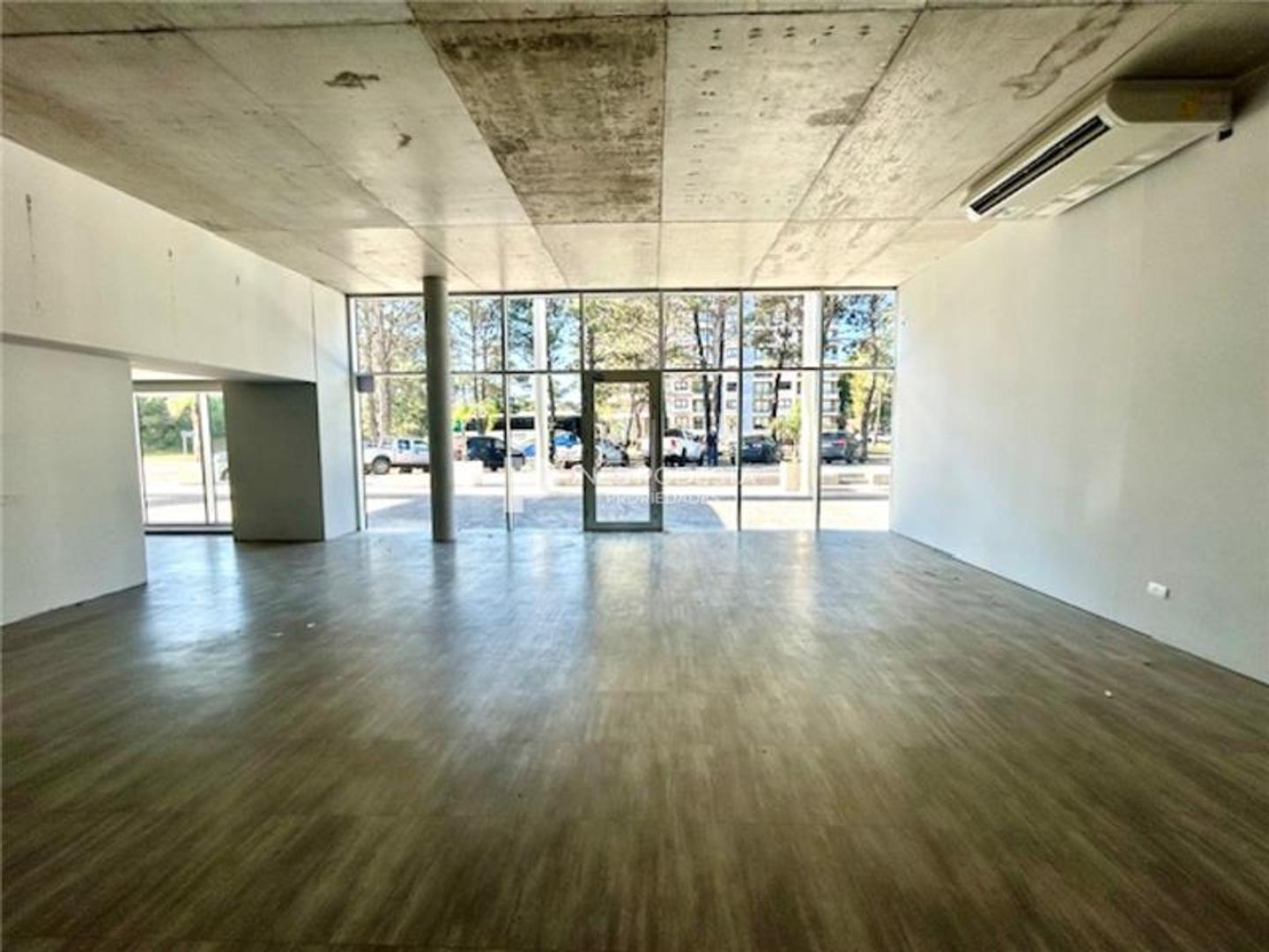 Local en Venta en Punta del Este, USD 400.000