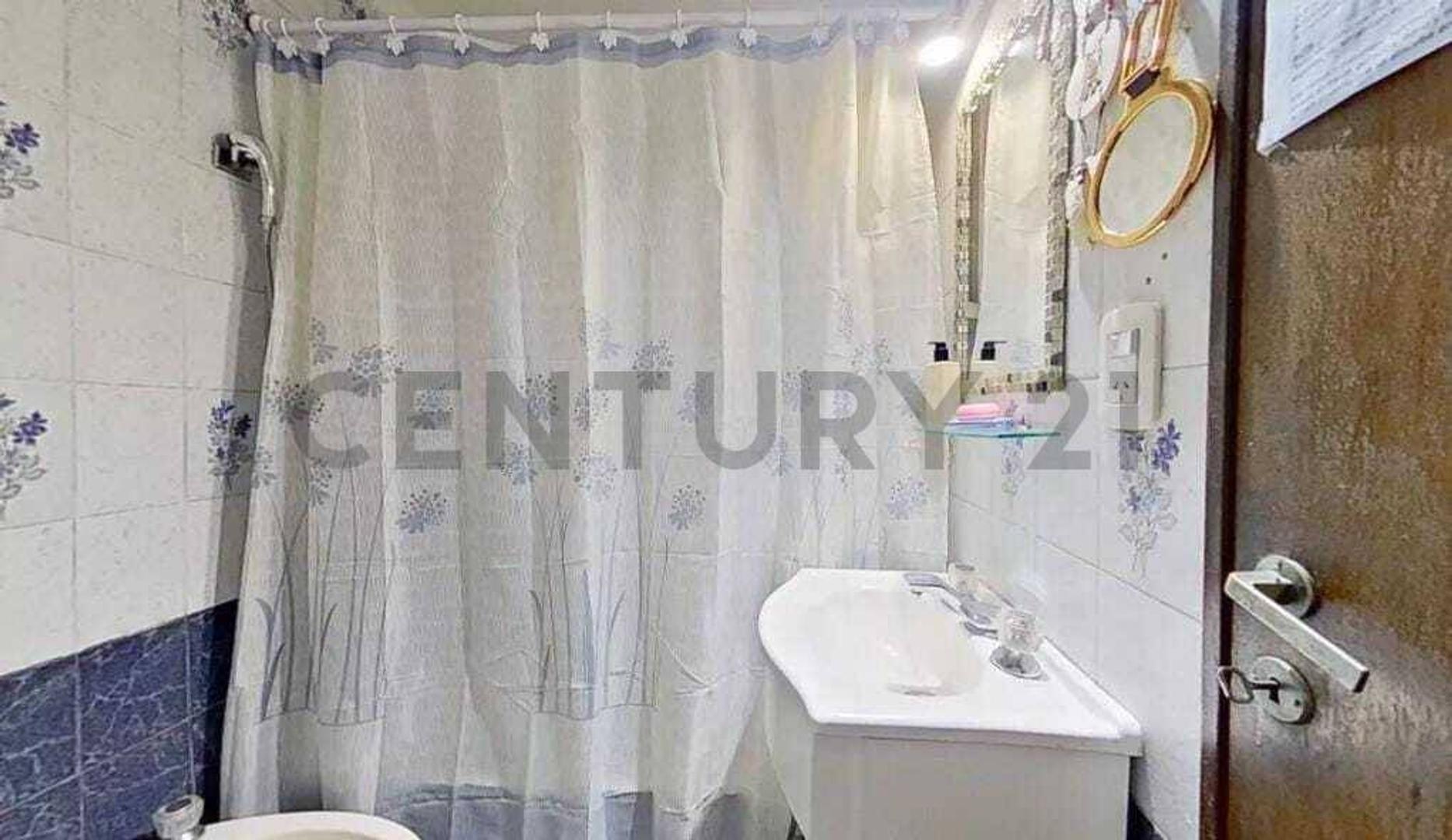 VENTA DEPARTMANETO 3 AMBIENTES CON PATIO Y BALCON EN PALERMO HOLLYWOOD